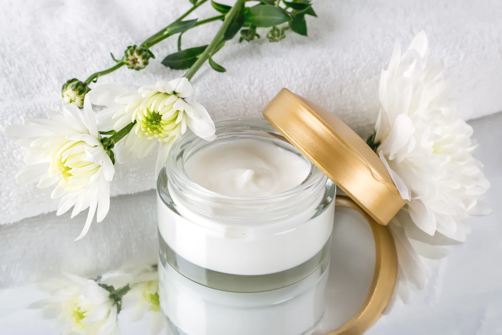Le pot de Crème Eva à couvercle doré